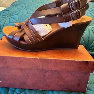 Arizona Jean Company Brown Wedge Sandals